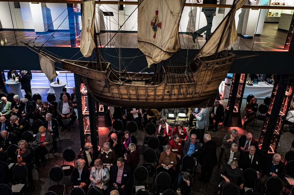 Freundeskreis Internationales Maritimes Museum Hamburg Nikolausumtrunk Modell Santa Maria Columbus