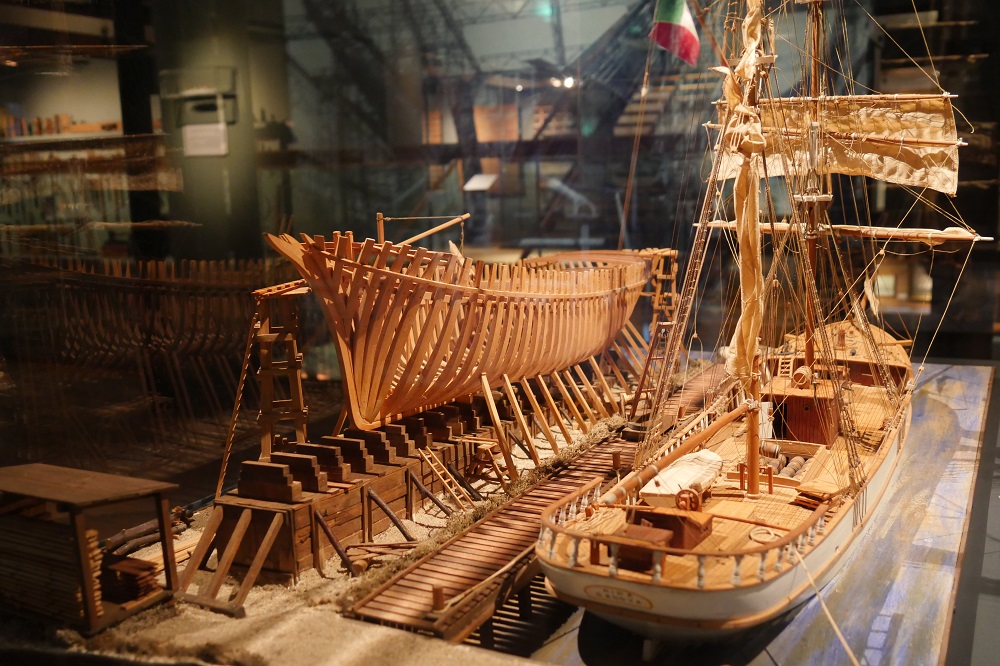 Schiffbauwerkstadt, als Modell auf Deck 3: Geschichte des Schiffbaus. Internationales Maritimes Museum Hamburg