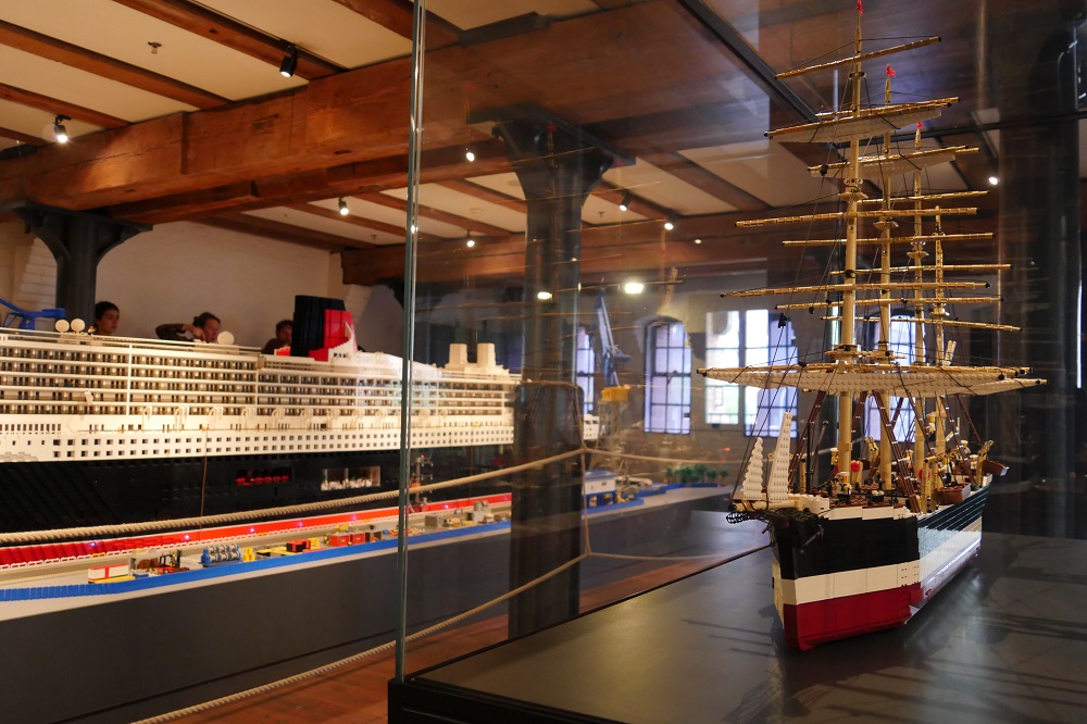 Lego Peking Ausstellung Internationales Maritimes Museum Hamburg Schiff Schifffahrt Modellschiff Deck 1 Flying P-Liner F Laeisz Queen Mary 2 QM2