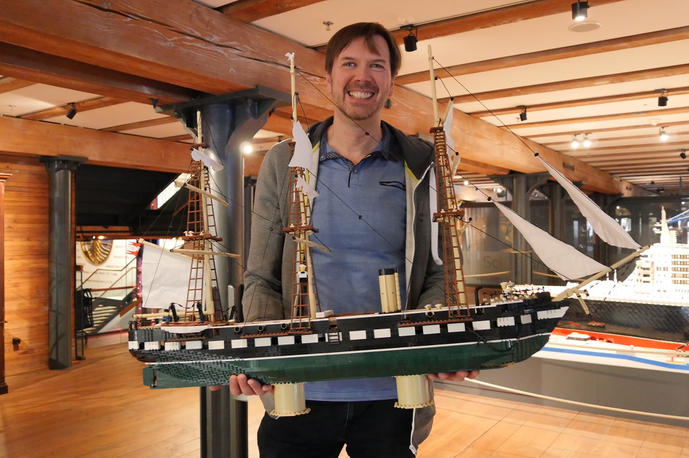 Fregatte Jylland Dänemark Museumschiff LEGO-Schiff Schiff Kriegsschiff Schifffahrt Internationales Maritimes Museum Hamburg Floating Bricks Legosteine Schiffsmodell Modellbau Jens Georg Feierabend Legostein LEGO Deck 1 Ausstellung Seefahrt Geschichte