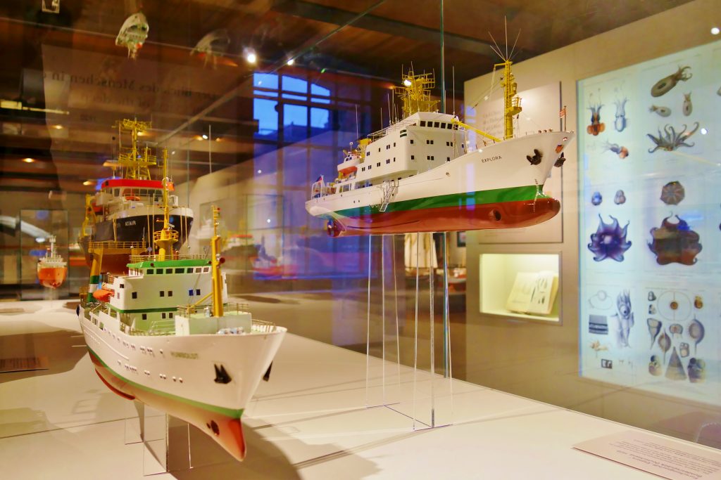 Das Gesamte deck 7 des Internationalen Maritimen Museum Hamburg ist die Geschichte und Zukunft der Meeresforschung gewidmet. Expedition Meer, Forschungsschiffe. Marine Exploration.
