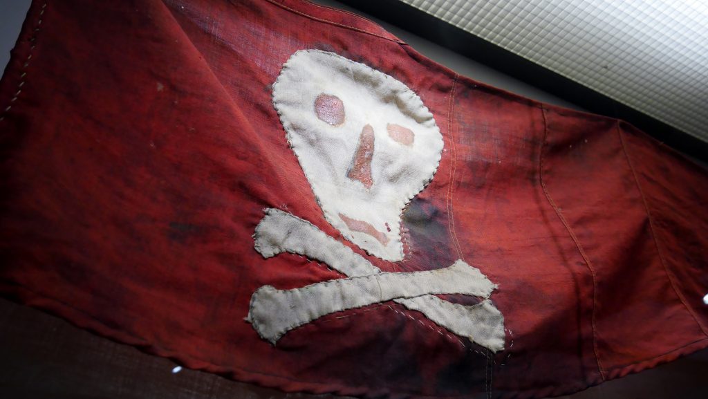 Die Geschichte der Piraterie wird hauptsächlich auf Deck 2 un Deck 5 des Internationales Maritimes Museum behandelt. 