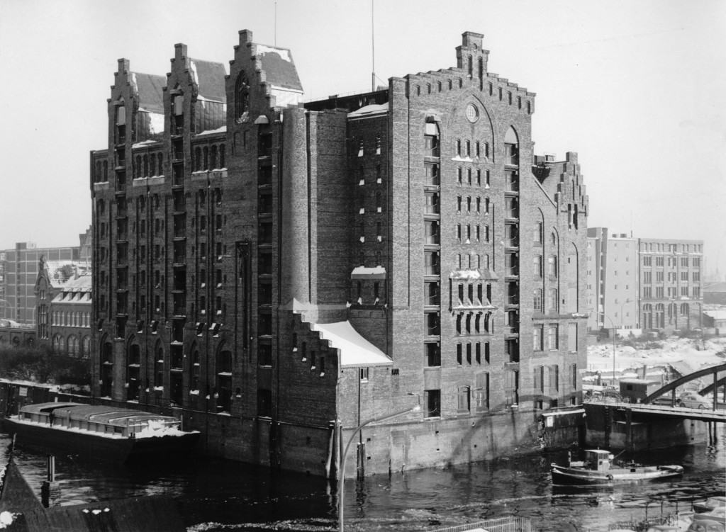 Der Kaispeicher B - Heute das Internationale Maritime Museum Hamburg - in die 1960er Jahre.