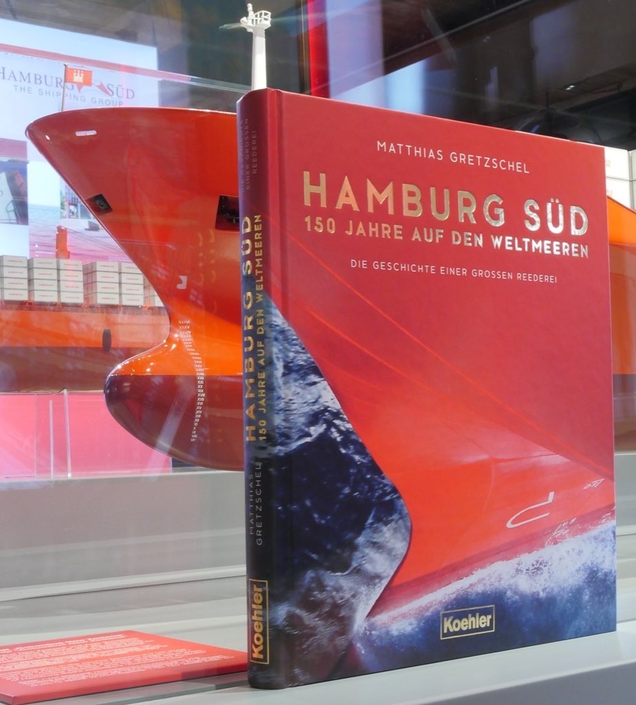 Das Buch "Hamburg Süd - 150 Jahre auf den Weltmeeren" (Matthias Gretzschel, Koehler Verlag), präsentiert in der Sonderausstellung im Internationalen Maritimen Museum.