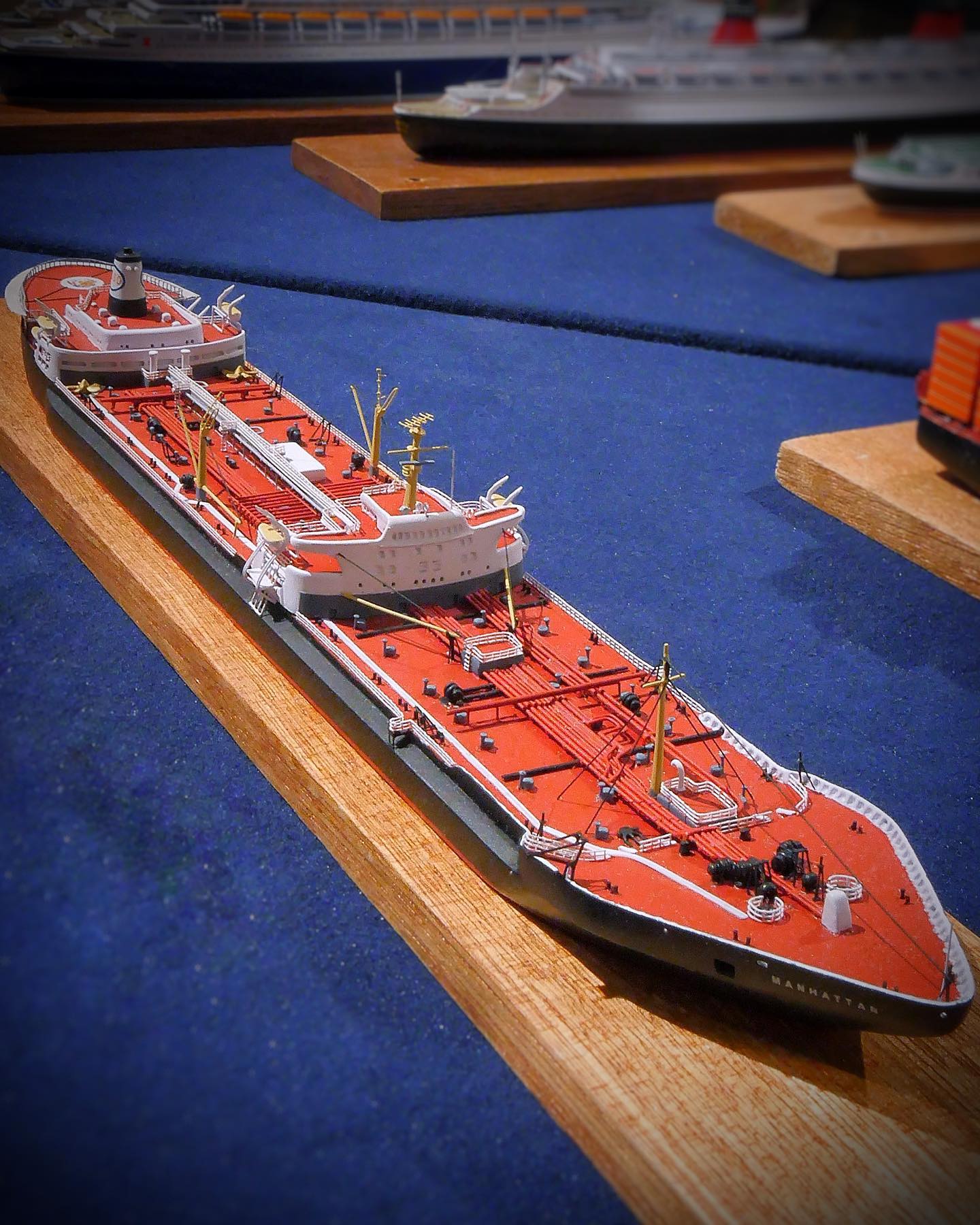 Der Öltanker SS Manhattan (1962). Dieses Miniaturmodell im Maßstab 1:1250 wurde von der CSC-Werkstatt gebaut und ist auf Deck 9 des Museums zu sehen.