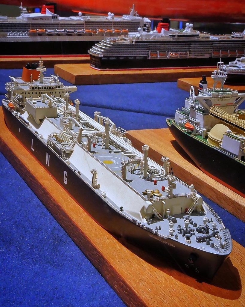 1:1250 scale miniature of the "Gigira Laitebo" is a work of the CSC workshop and is displayed on deck 9 of the museum. 