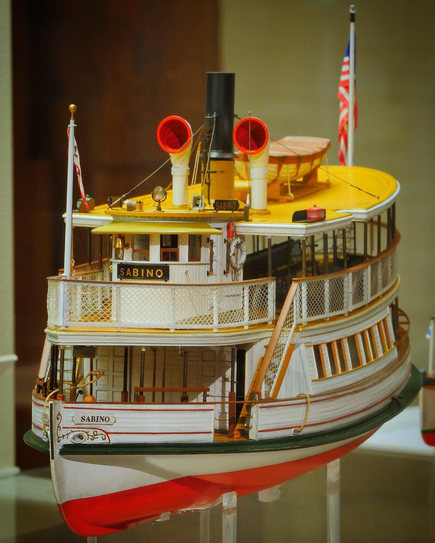 Die Dampffähre Sabino (1908). Dieses unglaublich detaillierte Modell im Maßstab 1:75 ist Teil unserer Dauerausstellung über Binnenschifffahrt und Fähren auf Deck 9 des Museums. Es wurde von dem Modellbauer Anton Happach gebaut.