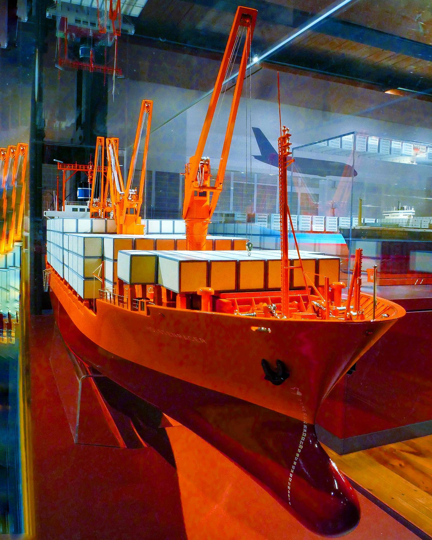Semi-container ship Holstenracer. Her original yard model was built in a scale of 1:100 by the Ihlenfeldt & Berkebeld workshop and is part of our exhibition on modern maritime logistics on deck 6 of the museum.