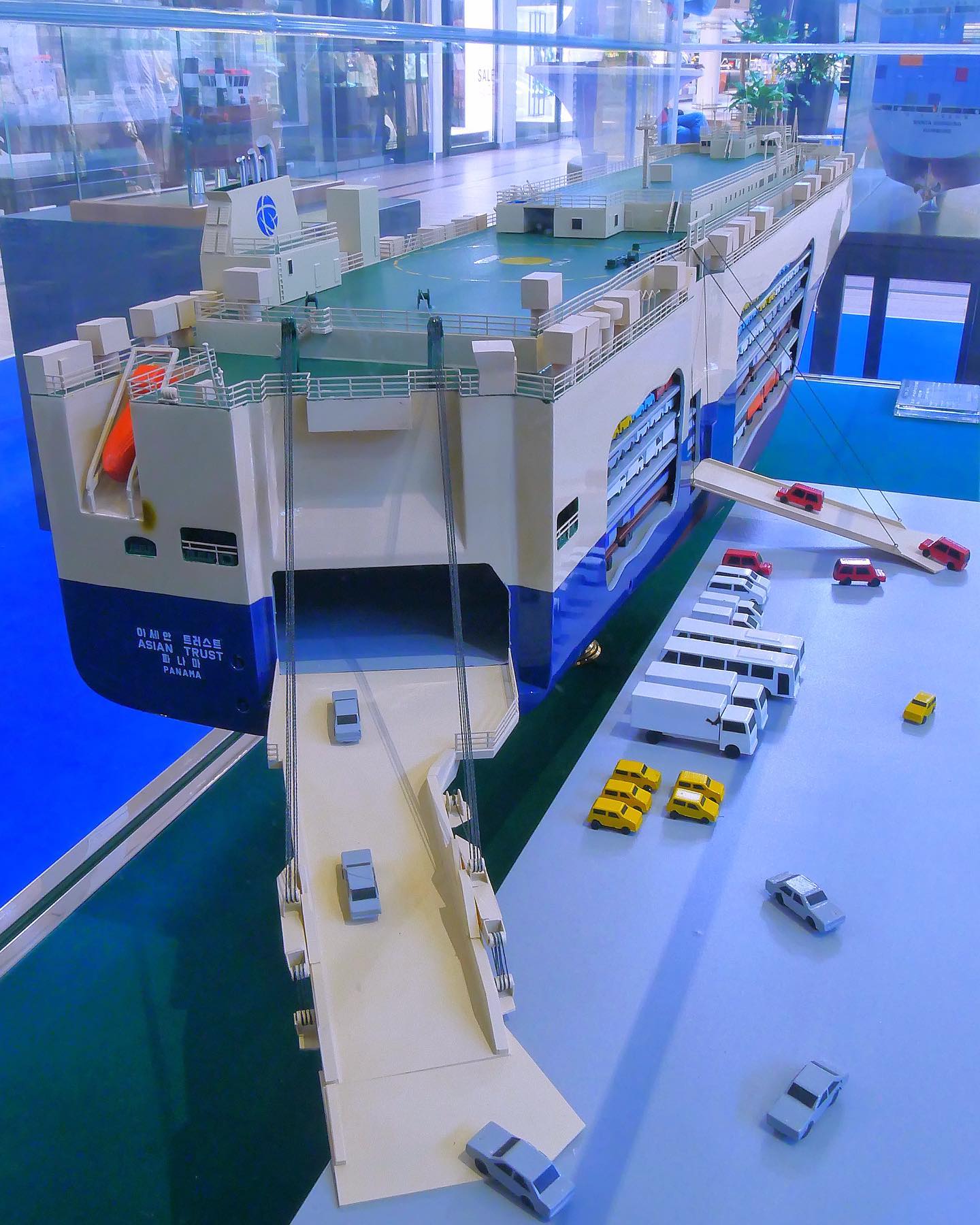 Car carrier Asian Trust. The yard model and diorama of the vehicle carrier “Asian Trust” was built in a scale of 1:200.