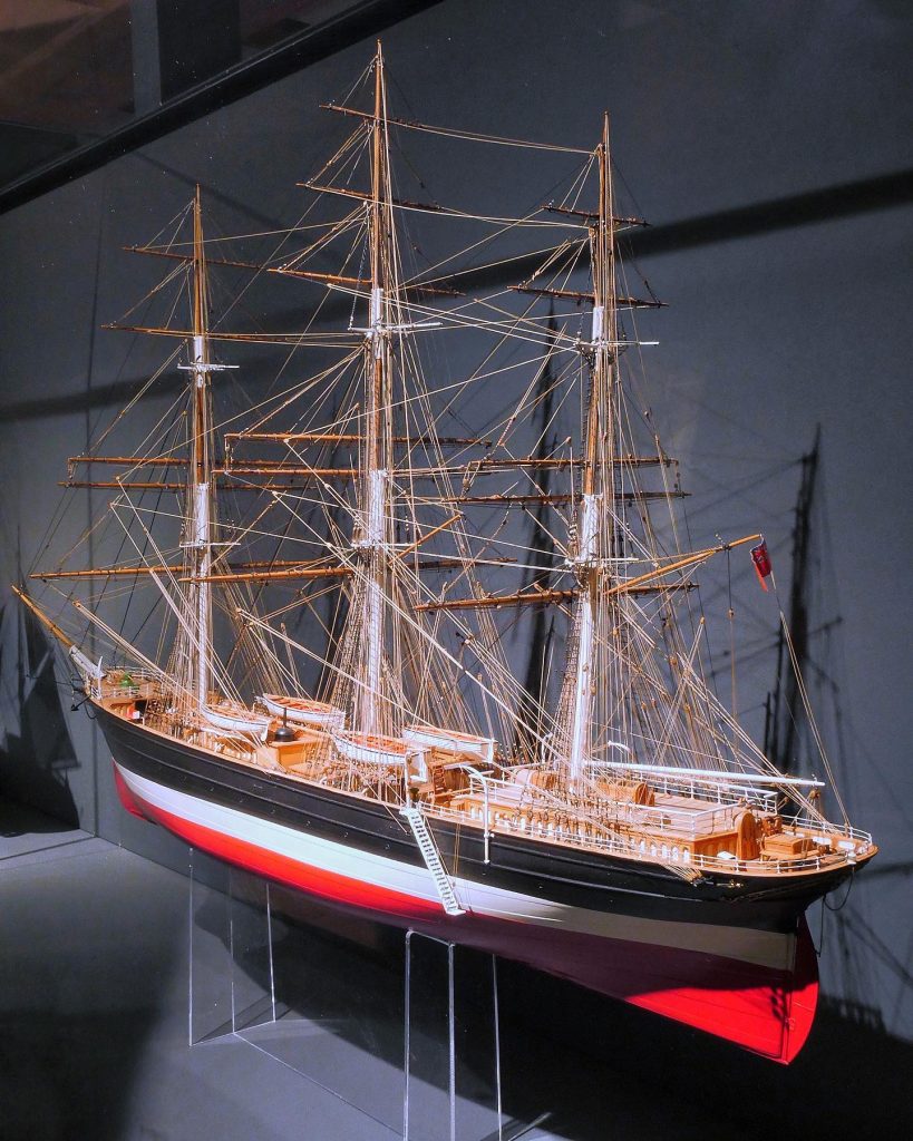 Merchant Sailor Coriolanus. This beautiful model, masterfully built by Erwin Brodtke to a scale of 1:75, is part of our exhibition about the history of the sailing ship on Deck 2 of the museum.