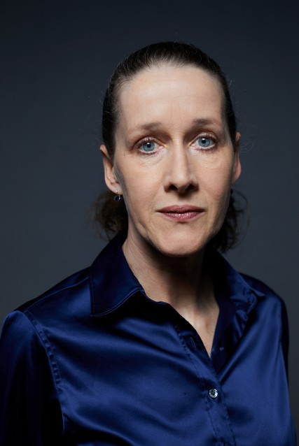 Portrait von Schauspielerin Sabine Haupt.
