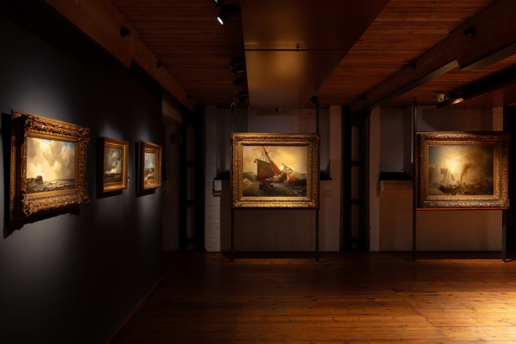 Blick in der Sonderausstellung Spiegel der Welt auf deck 1 des Internationalen Maritimen Museum Hamburg.