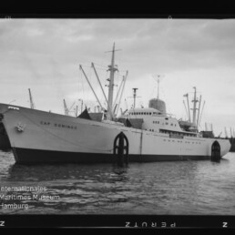 Schwarzweiß-Foto des Schiffes 