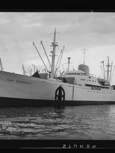 Schwarzweiß-Foto des Schiffes 