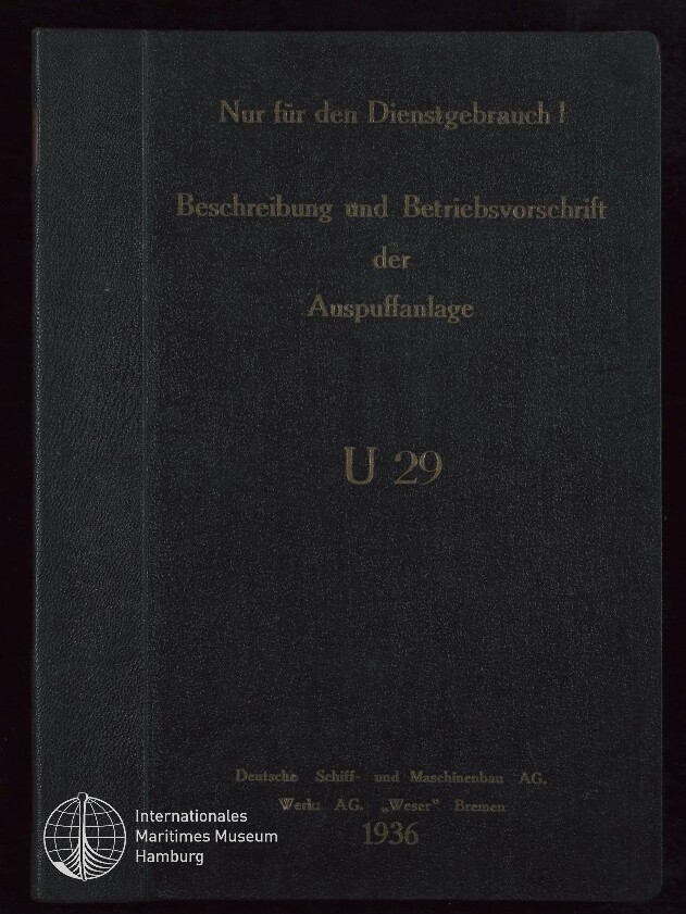 Dunkler Buchdeckel mit goldener Prägung: „Nur für den Dienstgebrauch! Beschreibung und Betriebsvorschrift der Auspuffanlage U 29“, Verlagshinweis und Jahreszahl 1936 sowie weißes Logo des Internationalen Maritimen Museums Hamburg unten links.