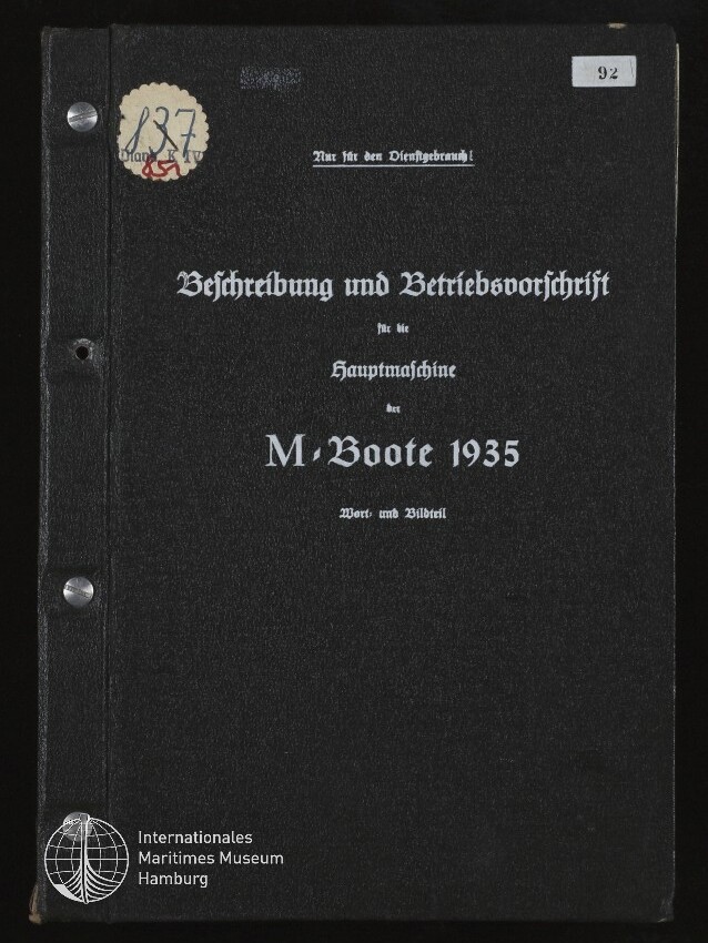 Schwarzer Leineneinband eines Hefts mit weißer Frakturaufschrift 