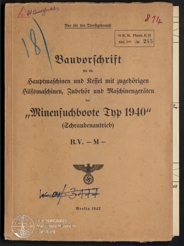 Vergilbte Titelseite eines deutschen Marine‑Bauvorschriftshefts mit dem Titel „Minensuchboote Typ 1940“ (Berlin 1942), gedruckten Frakturschriftzügen, Stempel‑ und Handschrifteinträgen sowie einem Reichsadler mit Hakenkreuz.