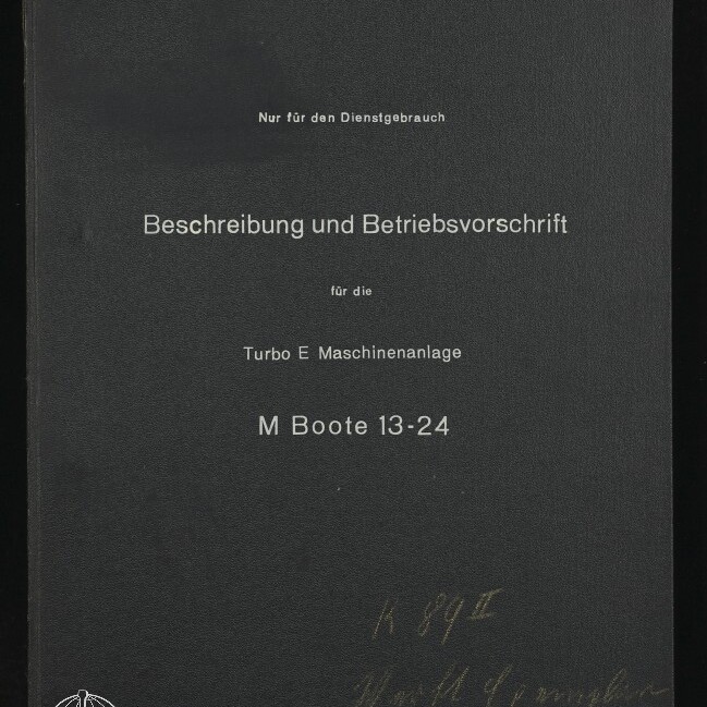 Schwarzes Einband-Cover eines technischen Handbuchs mit weißer deutscher Beschriftung 