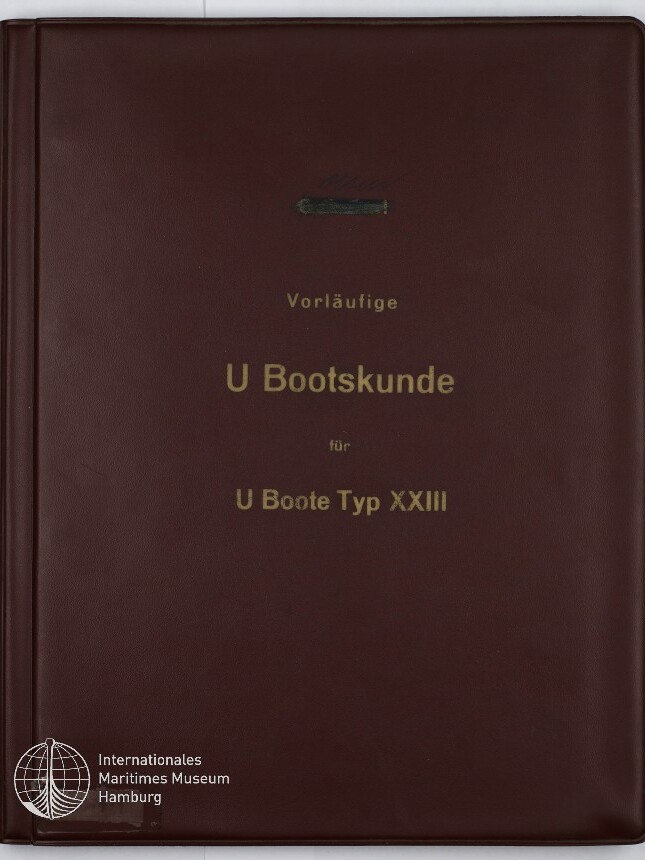 Dunkelbrauner Ordner mit goldener Aufschrift 
