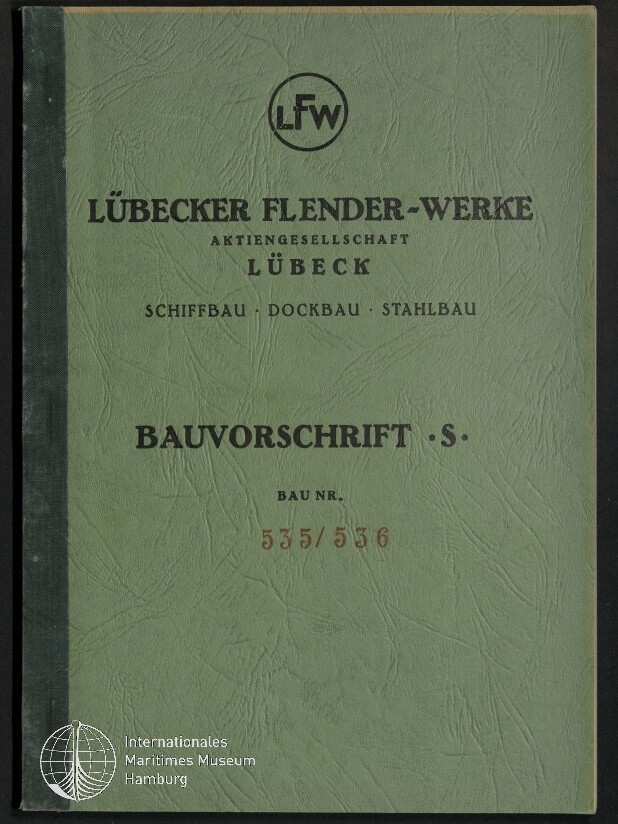 Grünes, strukturiertes Deckblatt eines Hefts mit schwarzem Buchrücken, oben ein kreisförmiges LFW‑Logo und die Überschrift „Lübecker Flender‑Werke Aktiengesellschaft Lübeck“, darunter „Schiffbau · Dockbau · Stahlbau“, groß „Bauvorschrift S“ und in roter Schrift „Bau Nr. 535/536“, unten links das Logo und der Schriftzug des Internationalen Maritimen Museums Hamburg.