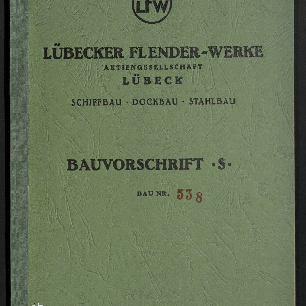 Grünes, strukturiertes Heft mit schwarzem LFW-Logo oben, Titel ‚Lübecker Flender-Werke Aktiengesellschaft Lübeck — Schiffbau · Dockbau · Stahlbau‘, darunter groß ‚Bauvorschrift S.‘ und rot gedruckt ‚Bau Nr. 538‘, unten links Logo des Internationalen Maritimen Museums Hamburg.