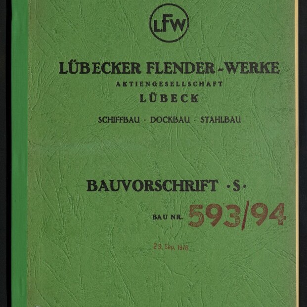 Grüner, strukturiert wirkender Einband eines technischen Hefts der Lübecker Flender‑Werke (LFW) mit Kreislogo, Titelschrift 'LÜBECKER FLENDER‑WERKE AKTIENGESELLSCHAFT LÜBECK', den Angaben 'SCHIFFBAU · DOCKBAU · STAHLBAU', der Überschrift 'BAUVORSCHRIFT S' und der auffälligen roten Bau‑Nr. '593/94', unten links das Logo des Internationalen Maritimen Museums Hamburg.