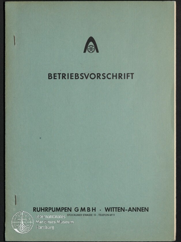 Hellgrünes geheftetes Heft mit dem Titel BETRIEBSVORSCHRIFT in großen schwarzen Buchstaben, kleinem Firmenlogo oben, am unteren Rand der Schriftzug RUHRPUMPEN GMBH – WITTEN‑ANNEN und ein Stempel des Internationalen Maritimen Museums Hamburg.
