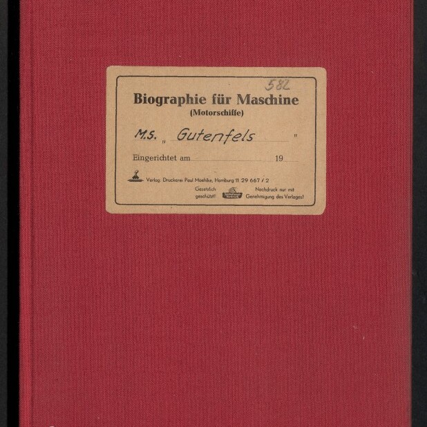 Rotes Leinenbuch mit braun-beigem Etikett 'Biographie für Maschine (Motorschiffe)' und handschriftlichem Eintrag 'M.S. Gutenfels', unten links Logo des Internationalen Maritimen Museums Hamburg.