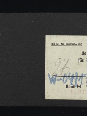 Querformatiges schwarzes Skizzenbuch mit angenähtem Bindestreifen links und rundem Etikett 