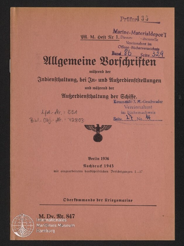 Rosa Deckblatt eines deutschen Marine-Dokuments mit dem Titel 