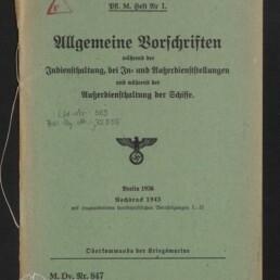 Titelseite eines hellgrünen, fadengehefteten Hefts mit schwarzer Frakturschrift 