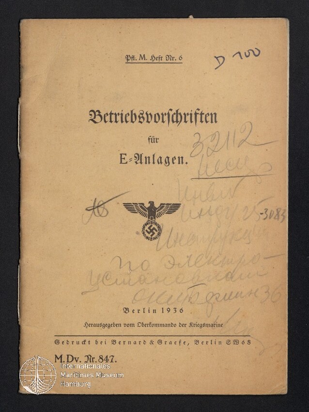 Verblasstes beige Heft mit Frakturschrift-Titel 