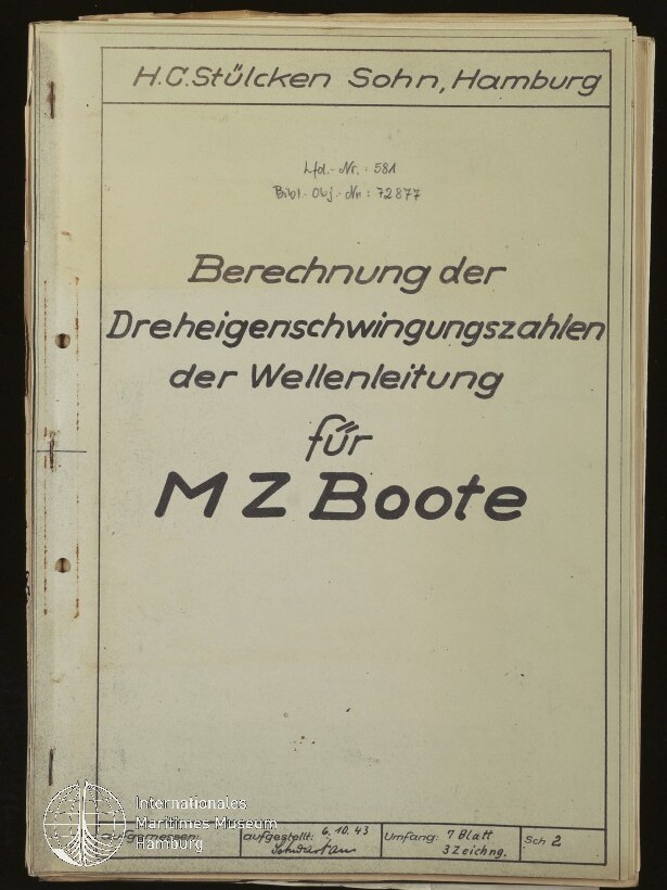 Deckblatt einer technischen Akte mit dem Firmenkopf ‚H.C. Stülcken Sohn, Hamburg‘ oben, großem Titel ‚Berechnung der Dreheigenschwingungszahlen der Wellenleitung für MZ Boote‘, Stempel des Internationalen Maritimen Museums Hamburg unten links und handschriftlichen Notizen sowie Datum am unteren Rand.