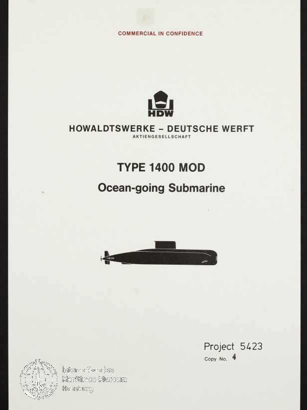 Deckblatt eines weißen Firmen‑Dokuments mit HDW‑Logo und rotem Schriftzug COMMERCIAL IN CONFIDENCE oben, Titel HOWALDTSWERKE – DEUTSCHE WERFT AKTIENGESELLSCHAFT und TYPE 1400 MOD Ocean‑going Submarine, einer schwarzen U‑Boot‑Silhouette in der Mitte sowie der Angabe Project 5423 Copy No. 4 unten rechts und einem Stempel unten links.