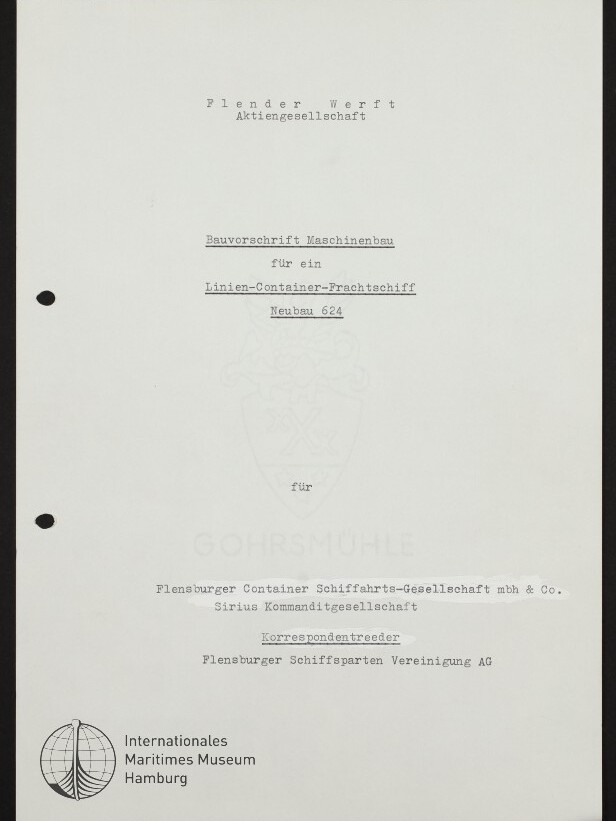 Deckblatt eines technischen Dokuments der Plender Werft mit dem Titel „Bauvorschrift Maschinenbau für ein Linien-Container-Frachtschiff Neubau 624“, schwach sichtbarem Wappensiegel in der Blattmitte, zwei Lochstanzungen am linken Rand und dem Logo des Internationalen Maritimen Museums Hamburg unten links.