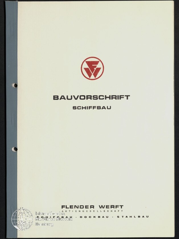 Deckblatt eines technischen Handbuchs mit weißem Einband und blauem Rücken, mittig ein rotes rundes Firmenlogo über dem Titel BAUVORSCHRIFT und dem Untertitel SCHIFFBAU, unten der Firmenname FLENDER WERFT AKTIENGESELLSCHAFT und zwei gelochte Randverstärkungen links.