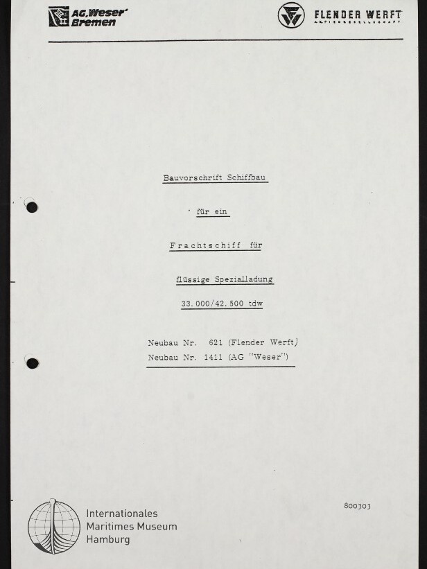 Titelseite einer deutschen Schiffbau-Vorschrift auf weißem Papier mit oben links AG Weser Bremen- und oben rechts Flender Werft-Logo, mittig getippter Titel „Bauvorschrift Schiffbau für ein Frachtschiff für flüssige Spezialladung 33.000/42.500 tdw“ sowie Angaben zu Neubau Nr. 621 und 1411, unten links das Logo und der Schriftzug des Internationalen Maritimen Museums Hamburg und zwei Lochungen am linken Rand.