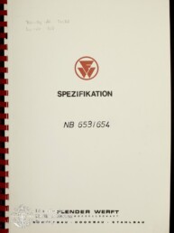 Weiße Titelseite eines spiralgebundenen Dokuments mit rotem Kreislogo oberhalb der Überschrift SPEZIFIKATION, mittig gedruckter Kennzeichnung NB 653/654, handschriftlichen Notizen oben links und Firmenname mit Stempel unten links.