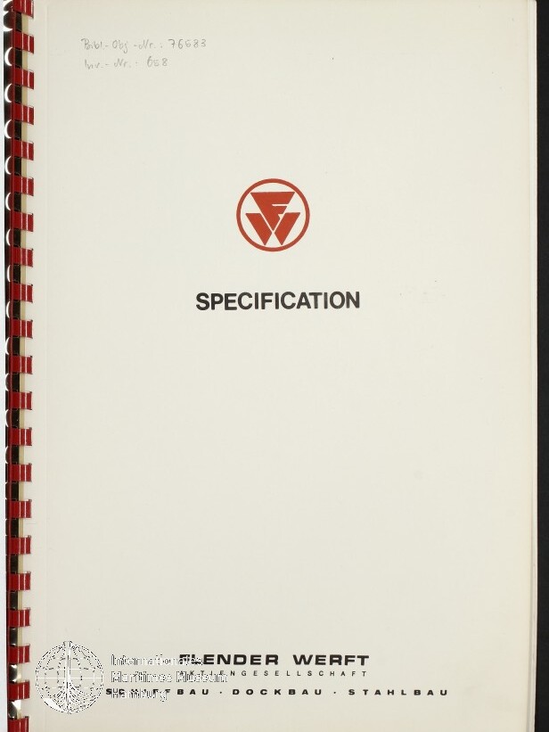 Weißes, spiralgebundenes Deckblatt einer technischen Broschüre mit rotem Kreislogo und stilisierten Dreiecken oben, dem Schriftzug SPECIFICATION in schwarzer Großschrift mittig, roter Kunststoffbindung links, handschriftlichen Zahlen oben links und kleinem Firmenaufschrift ‚Flender Werft‘ am unteren Rand.