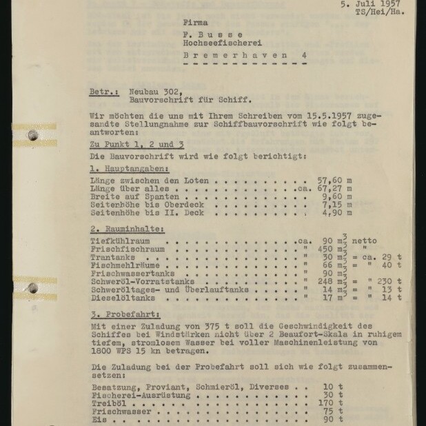 Maschinenschriftliches Schreiben vom 5. Juli 1957 an die Firma P. Busse Hochseefischerei, Bremerhaven, mit der Betreffzeile ‚Bauvorschrift für Schiff‘ und tabellarischen Angaben zu Hauptmaßen, Rauminhalten und Probefahrt; gelochte und geheftete Seite mit Logo ‚Internationales Maritimes Museum Hamburg‘ unten links.