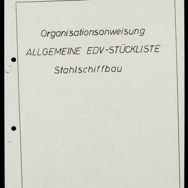 Titelseite eines Formulars mit dem handschriftlich wirkenden Titel „Organisationsanweisung ALLGEMEINE EDV‑STÜCKLISTE Stahlschiffbau“, Thyssen Nordseewerke GmbH‑Logo oben rechts, Logo des Internationalen Maritimen Museums Hamburg unten links, Lochung am linken Rand und Datumsfeld „Mai 1978“ im unteren Formularbereich.