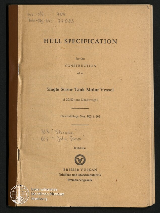 Vergilbtes Deckblatt eines Schiffbauspezifikationshefts mit der Überschrift HULL SPECIFICATION für den Bau eines Single Screw Tank Motor Vessel von 20.300 Tonnen Deadweight, handschriftlichen Notizen, linkem Heftstreifen, Bremer Vulkan-Logo und -Schriftzug unten sowie Museumswasserzeichen in der linken unteren Ecke.