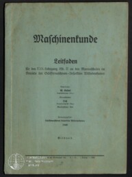 Vorderseite eines hellgrün-blauen, leicht fleckigen Lehrhefts mit dem Frakturtitel Maschinenkunde und dem Untertitel Leitfaden, gedruckten Verlags- und Datierungsangaben (1940) sowie dem Logo des Internationalen Maritimen Museums Hamburg unten links