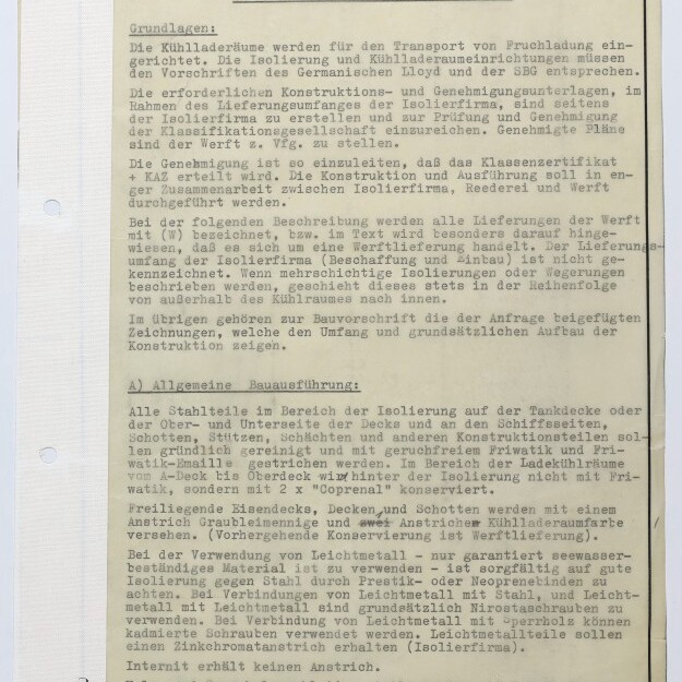 Getipptes deutsches Dokument vom 1. Juli 1962: Bauvorschrift für die Ladekühlräume der MS „Elafeth“ (Kom. 2700) mit den Abschnitten „Grundlagen“ und „Allgemeine Bauausführung“ auf vergilbtem Papier, unten links Stempel/Logo des Internationalen Maritimen Museums Hamburg.
