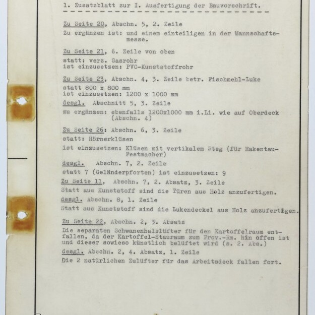 Maschinenschriftliches Zusatzblatt mit Datum 6. Juni 1963 und Überschrift „Neubau 323“, das mehrere nummerierte Ergänzungen zu Bauvorschriften in deutscher Sprache auflistet; links zwei Lochungen mit braunen Klebestreifen und unten links das Logo des Internationalen Maritimen Museums Hamburg.