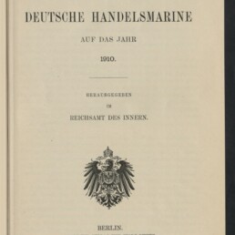 Titelblatt eines Buches mit dem Schriftzug „Handbuch für die Deutsche Handelsmarine auf das Jahr 1910“, darunter der deutsche Reichsadler als Wappen, Verlagshinweis und ein Stempel des Internationalen Maritimen Museums Hamburg.