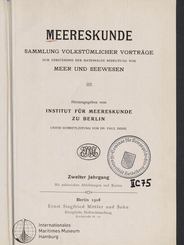 Titelblatt eines Buchs mit großem Titel ‚MEERESKUNDE‘, Untertitel ‚Sammlung volkstümlicher Vorträge‘, Herausgeberangabe ‚Institut für Meereskunde zu Berlin‘, rundem Stempel, handschriftlicher Markierung ‚IC75‘, Verlagsangaben (Berlin 1908) und Logo des Internationalen Maritimen Museums Hamburg.