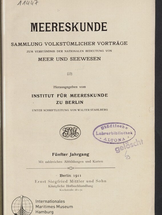 Titelseite eines historischen deutschen Buchs mit großem Titel „MEERESKUNDE“, Untertitel „Sammlung volkstümlicher Vorträge“, Herausgeberangabe „Institut für Meereskunde zu Berlin“, violettem Ovalstempel „Städtische Lehrerbibliothek Altona“, Verlagsangabe und Jahresangabe Berlin 1911.