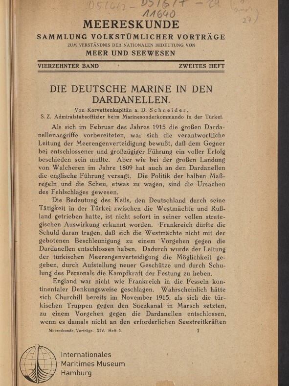 Titelseite eines deutschsprachigen Vortragshefts zur Meereskunde mit dem Titel „Die deutsche Marine in den Dardanellen“, gedrucktem Fließtext, handschriftlichen Anmerkungen oben und einem Stempel des Internationalen Maritimen Museums Hamburg unten links.