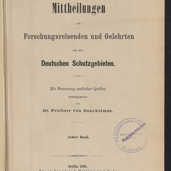 Titelblatt einer deutschen Publikation (Berlin 1895) mit dem großen Titel ‚Mitteilungen von Forschungsreisenden und Gelehrten aus den Deutschen Schutzgebieten‘, Herausgeberangabe Dr. Freiherr von Danckelman, Verlagsangaben sowie rundem Stempel und Museumssignet am unteren Rand.